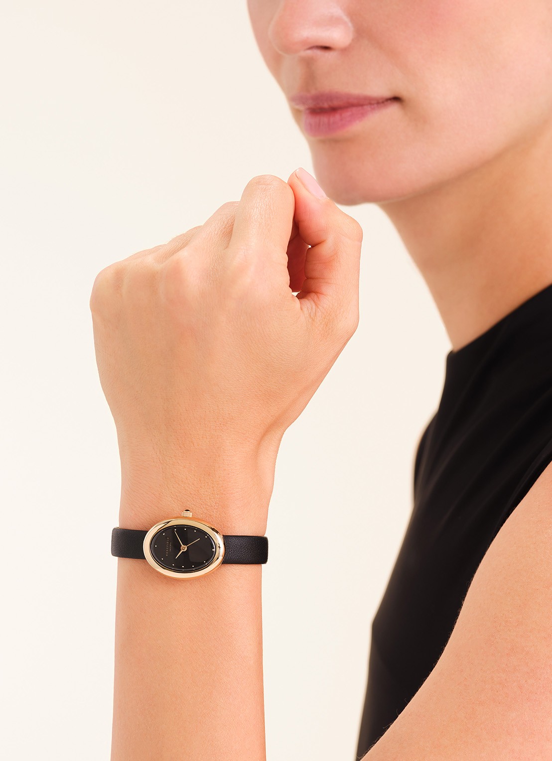 Rosefield Ovale horloge OVBGLG-OV18 - voorkant 2 goud