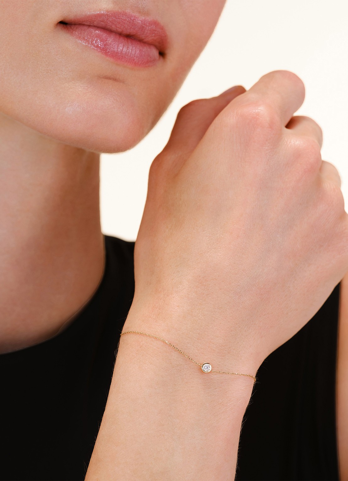 Rosefield Round Solitaire armband van 14 karaat geelgoud - voorkant 5 goud