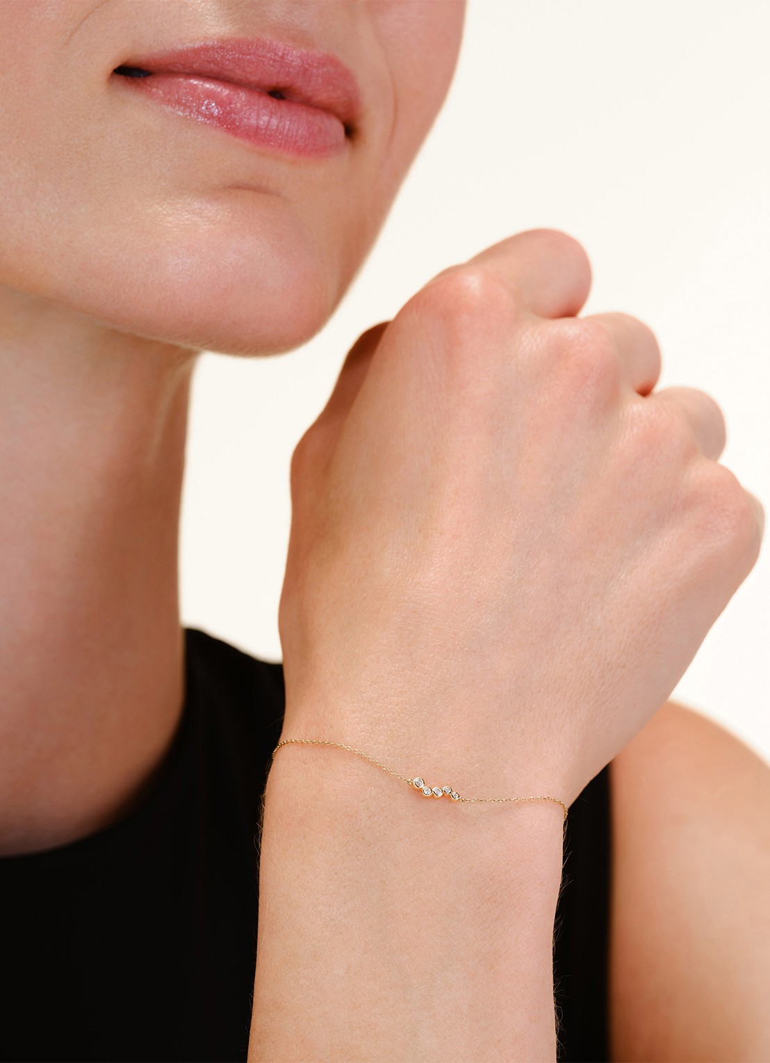 Rosefield Short Wave armband van 14 karaat geelgoud - voorkant 2 goud