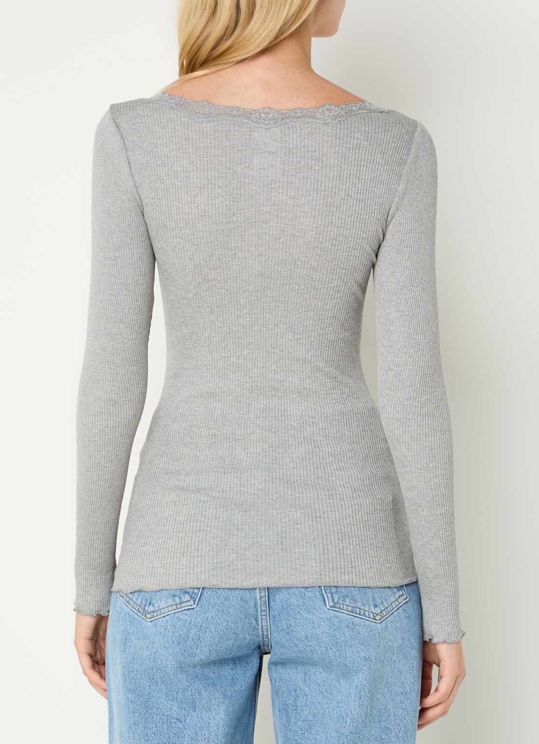 Rosemunde Babette longsleeve in zijdeblend met details van kant - achterkant lichtgrijs