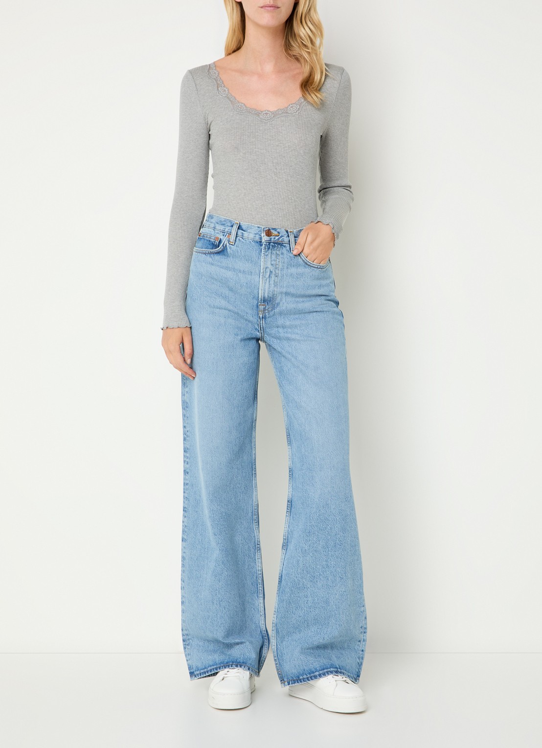 Rosemunde Babette longsleeve in zijdeblend met details van kant - voorkant 4 lichtgrijs