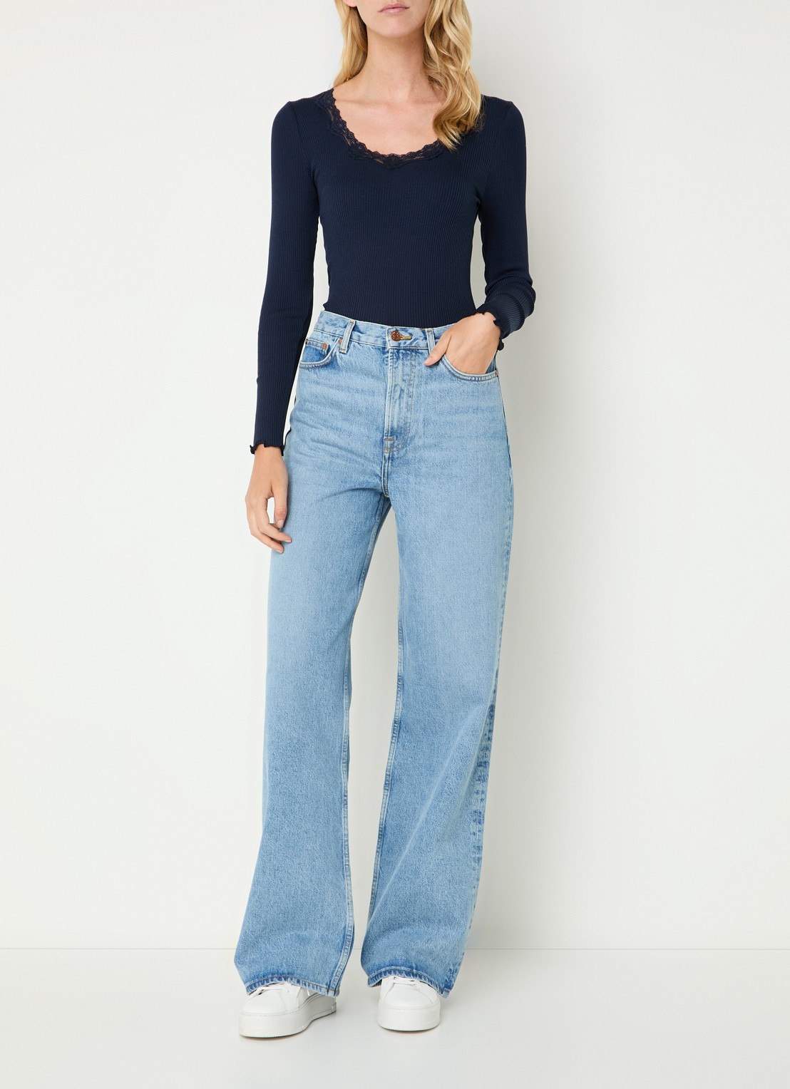 Rosemunde Babette longsleeve in zijdeblend met details van kant - voorkant 2 donkerblauw