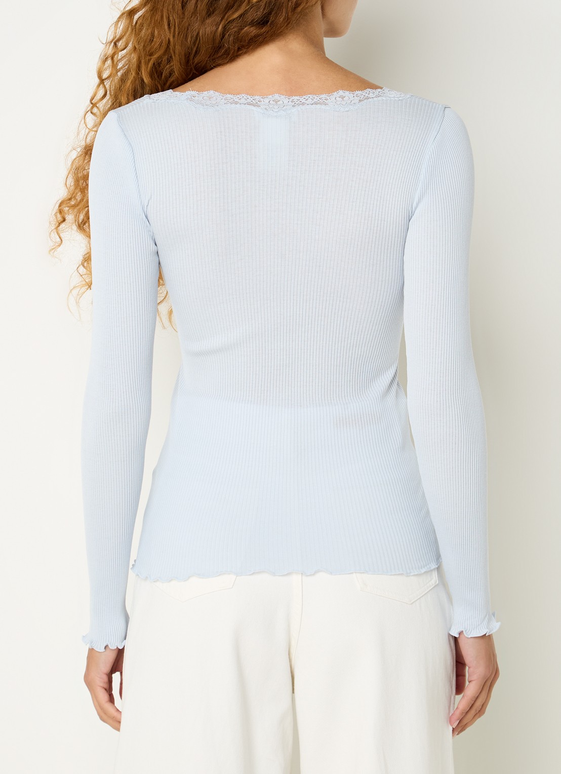 Rosemunde Babette longsleeve in zijdeblend met details van kant - achterkant 3 lichtblauw