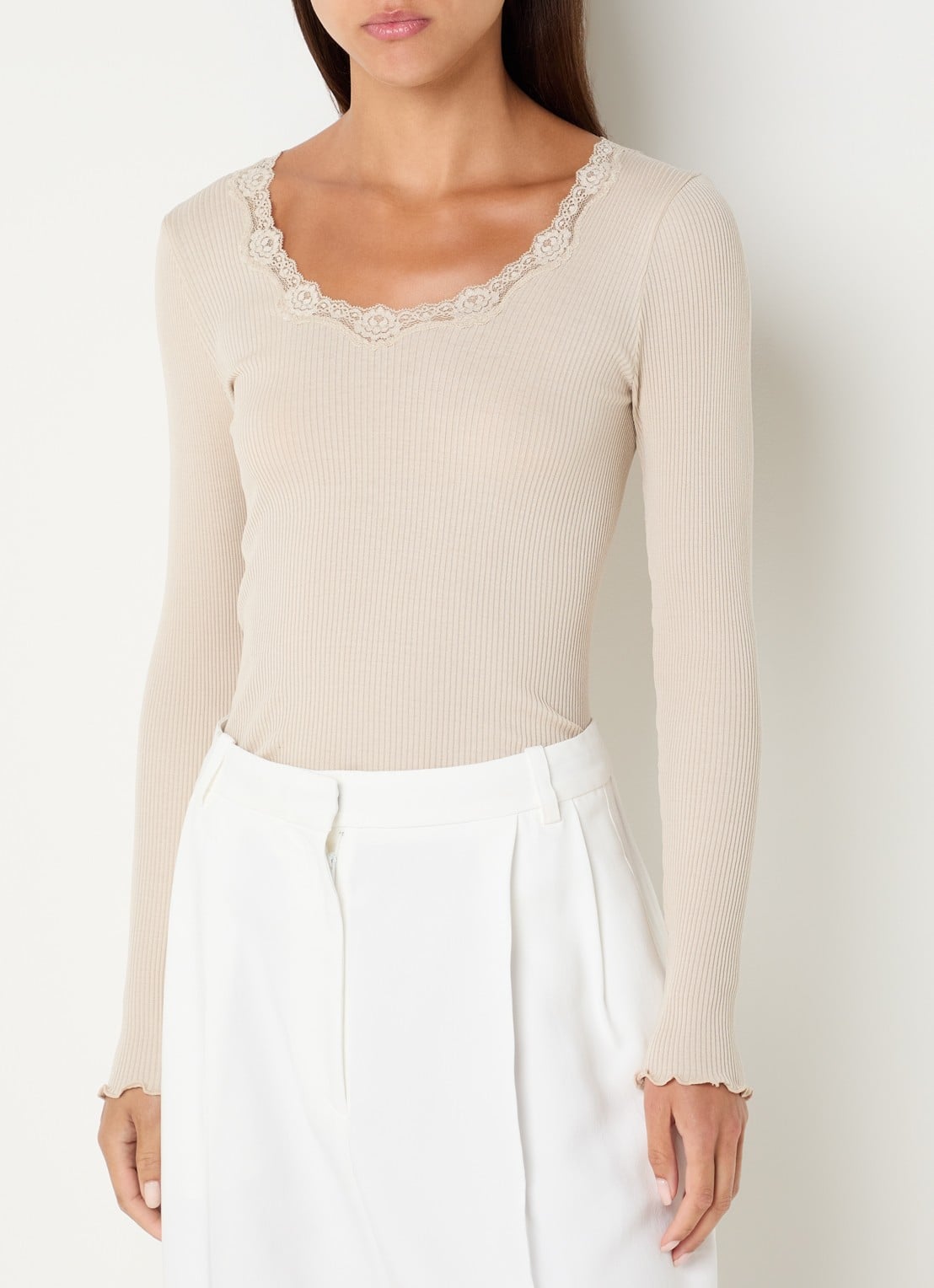 Rosemunde Babette longsleeve in zijdeblend met details van kant - detail 2 donkerbeige