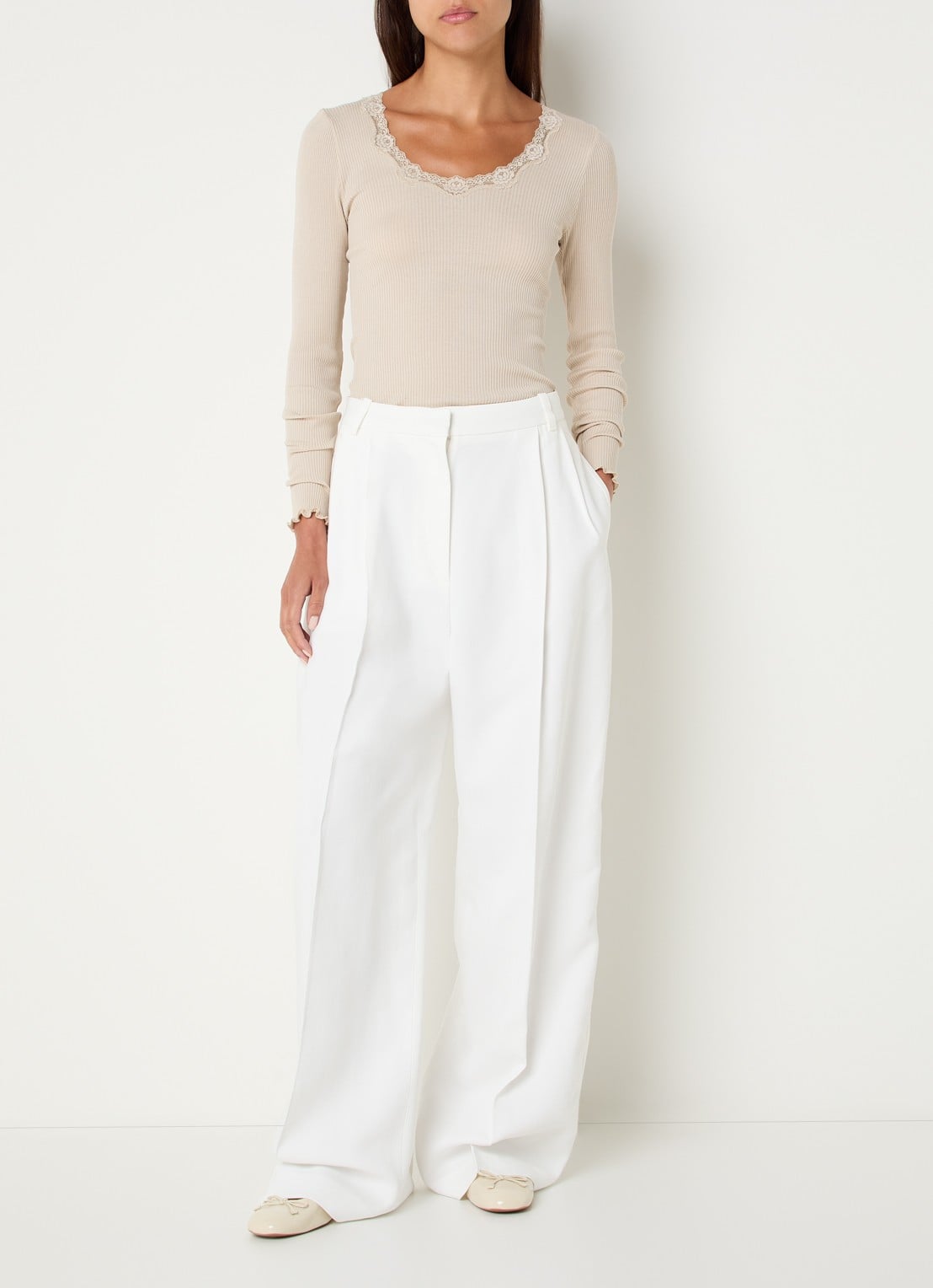 Rosemunde Babette longsleeve in zijdeblend met details van kant - voorkant 4 donkerbeige