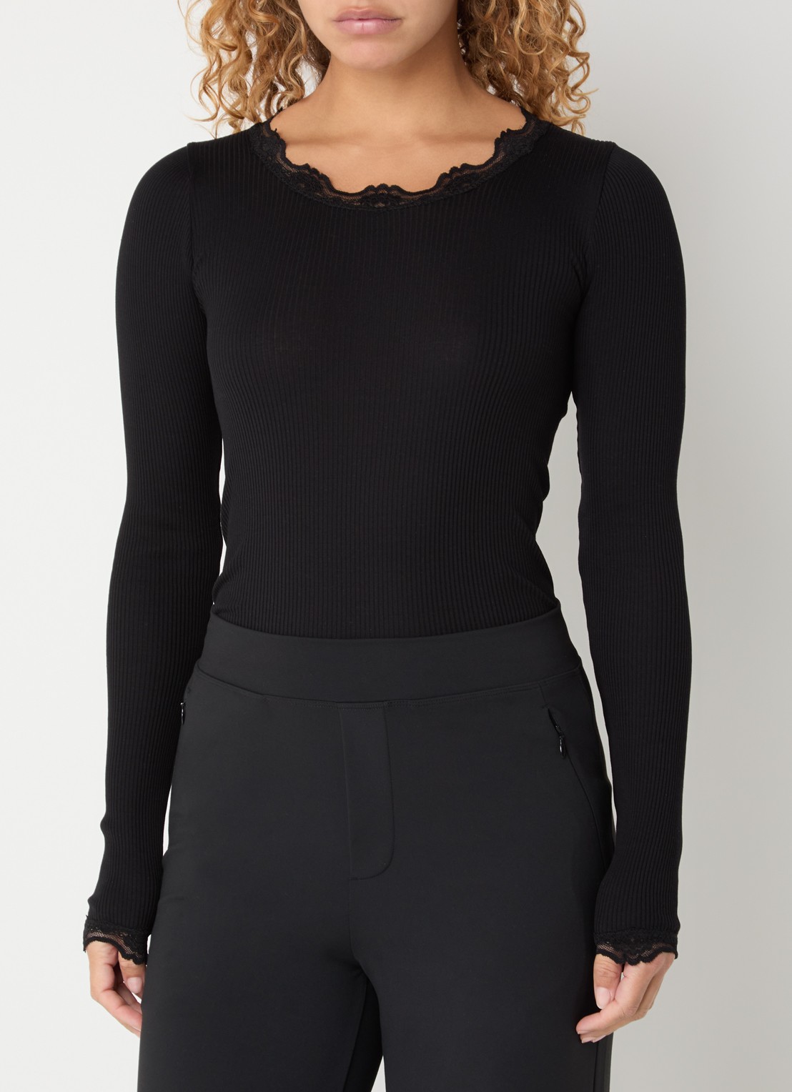 Rosemunde Babette longsleeve in zijdeblend met kant - detail 4 zwart