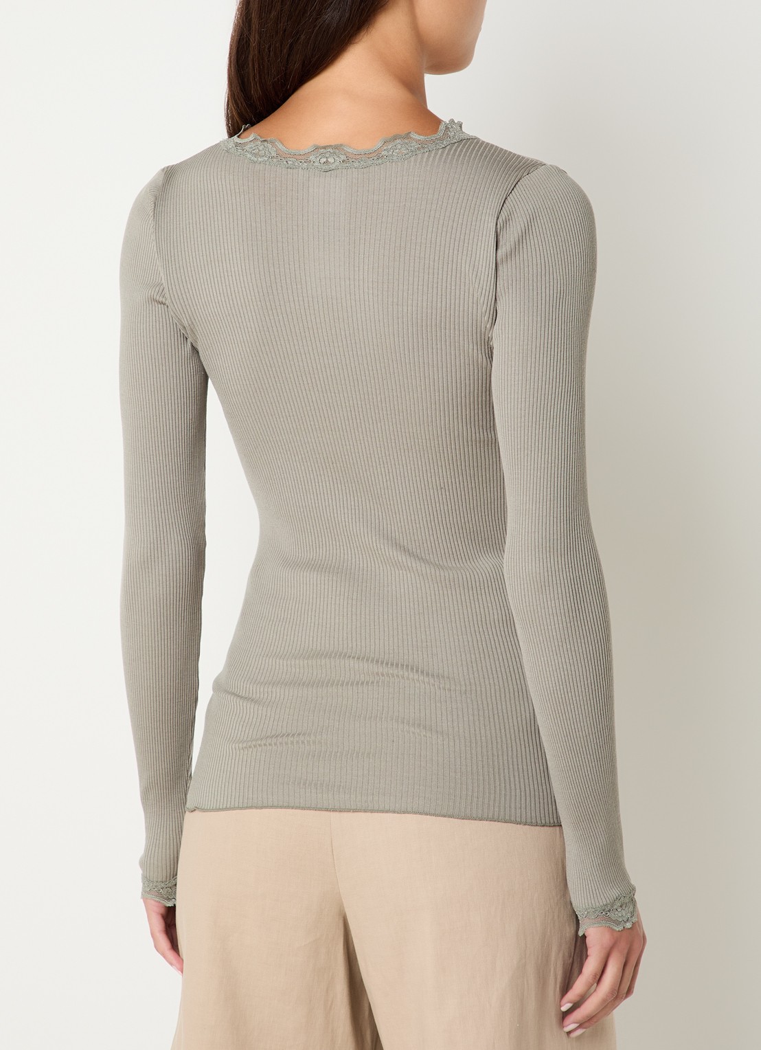 Rosemunde Babette longsleeve in zijdeblend met kant - achterkant lindegroen
