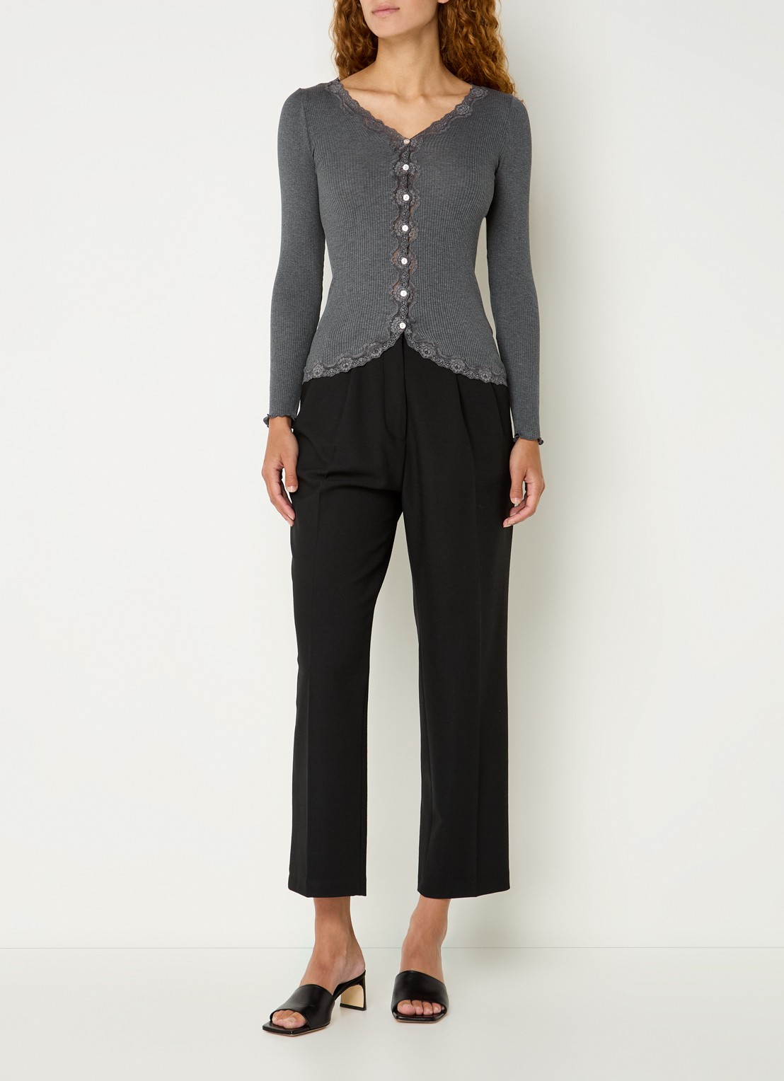 Rosemunde Babette ribgebreid vest in zijdeblend met details van kant - voorkant 3 donkergrijs