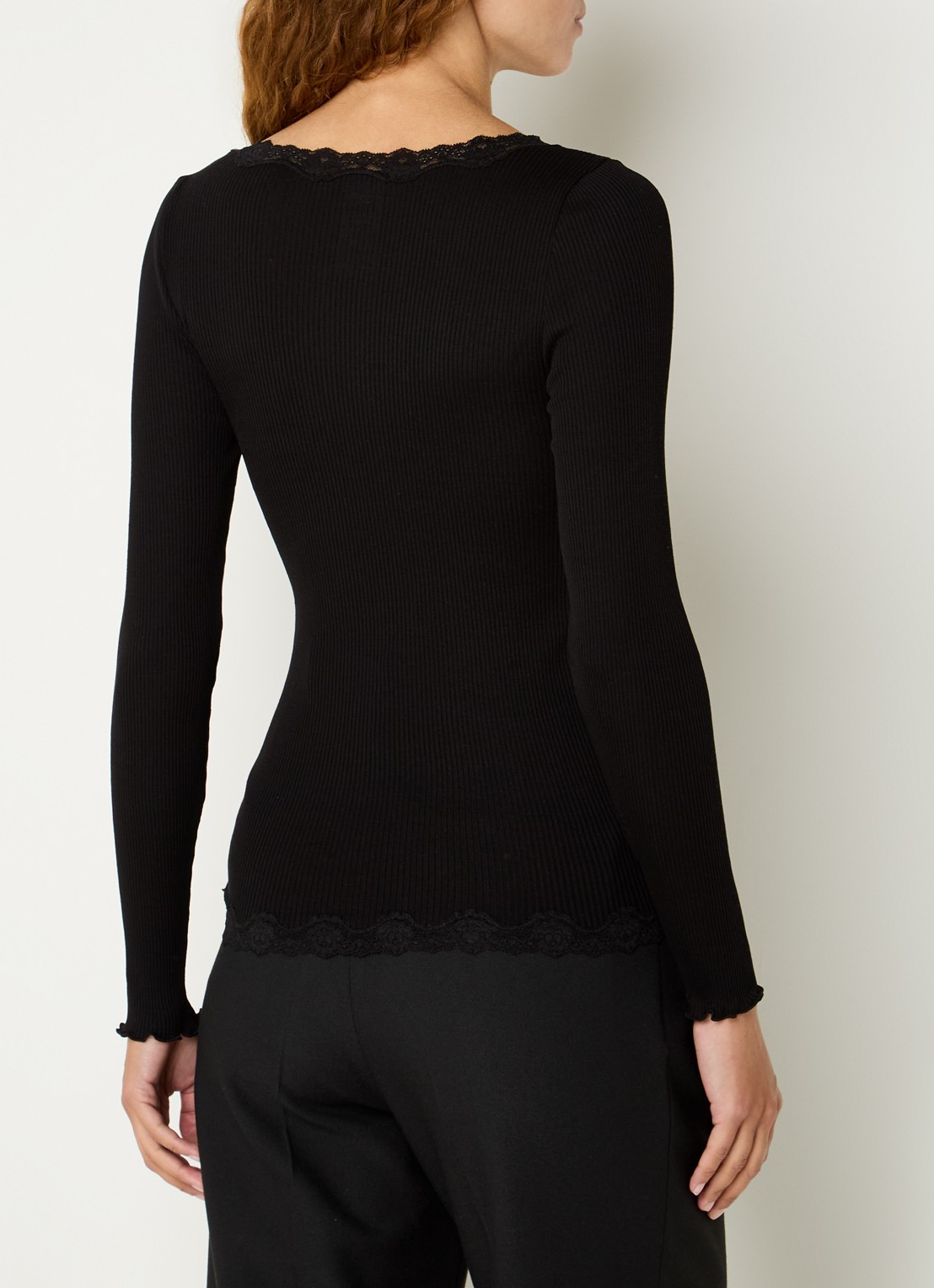Rosemunde Babette ribgebreid vest in zijdeblend met details van kant - achterkant zwart