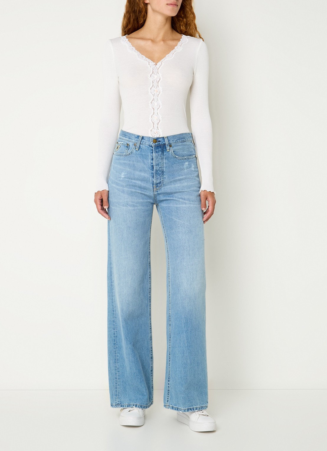Rosemunde Babette ribgebreid vest in zijdeblend met details van kant - voorkant 2 gebroken wit