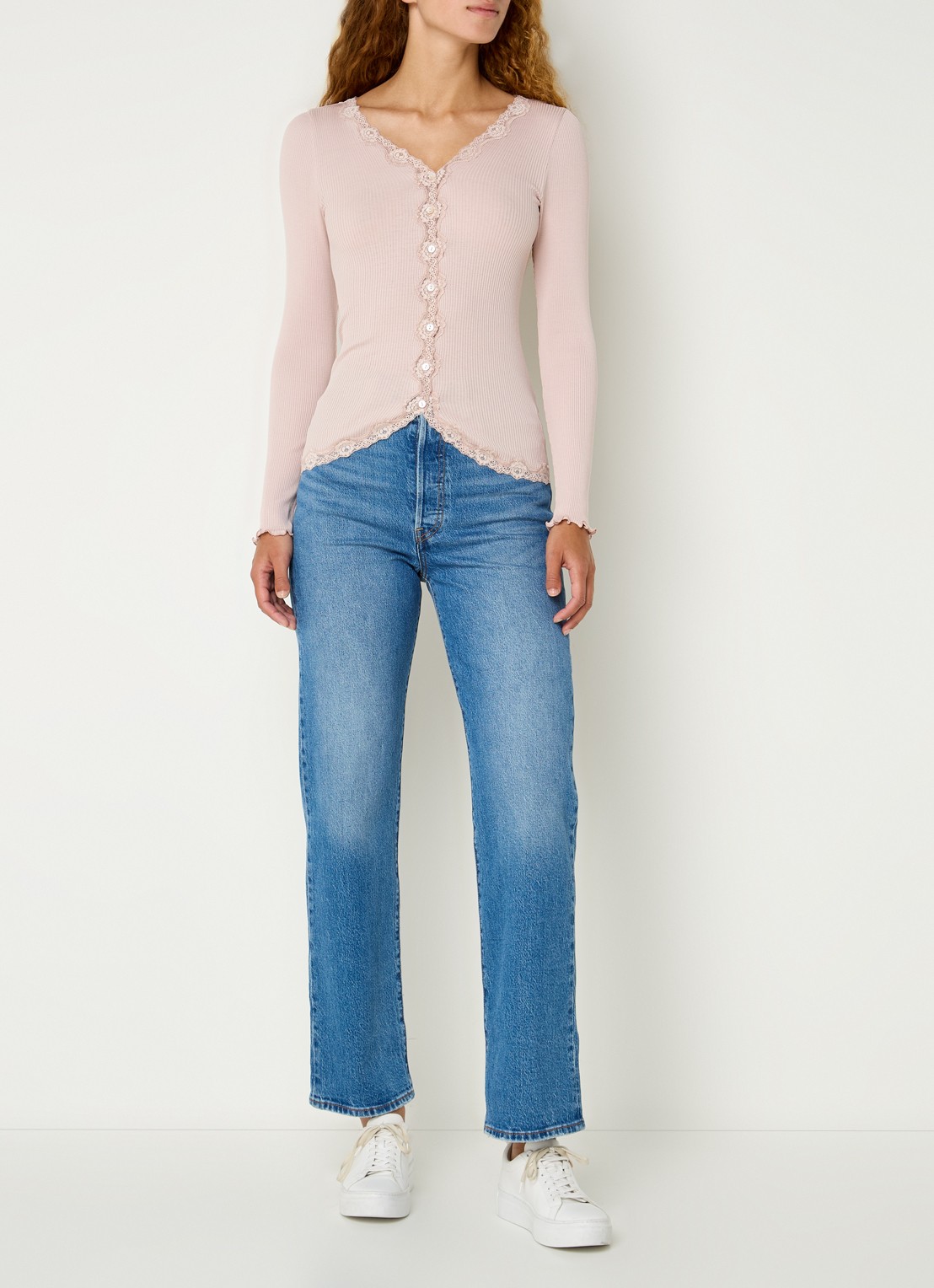 Rosemunde Babette ribgebreid vest in zijdeblend met details van kant - voorkant 2 lichtroze