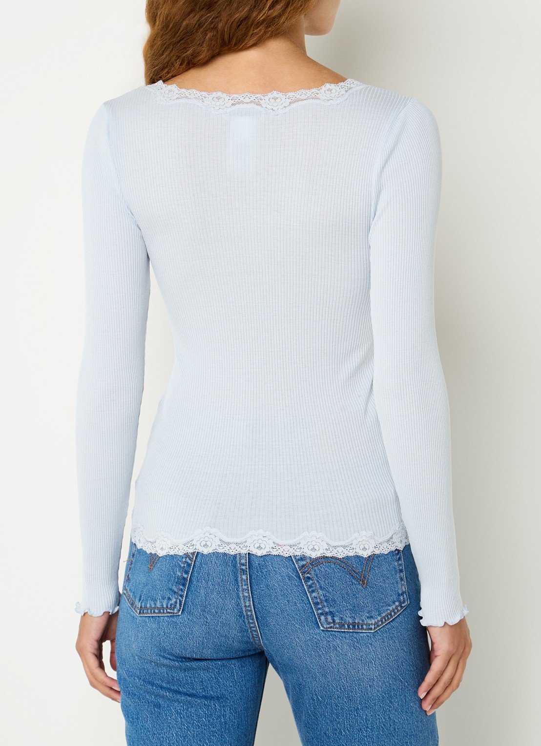 Rosemunde Babette ribgebreid vest in zijdeblend met details van kant - achterkant lichtblauw
