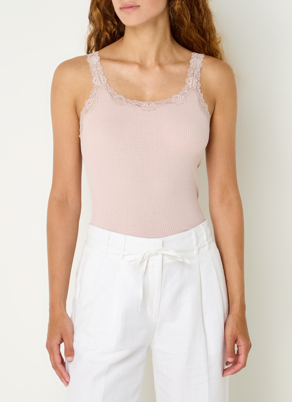 Rosemunde Babette tanktop in zijdeblend met kant - detail 4 lichtroze