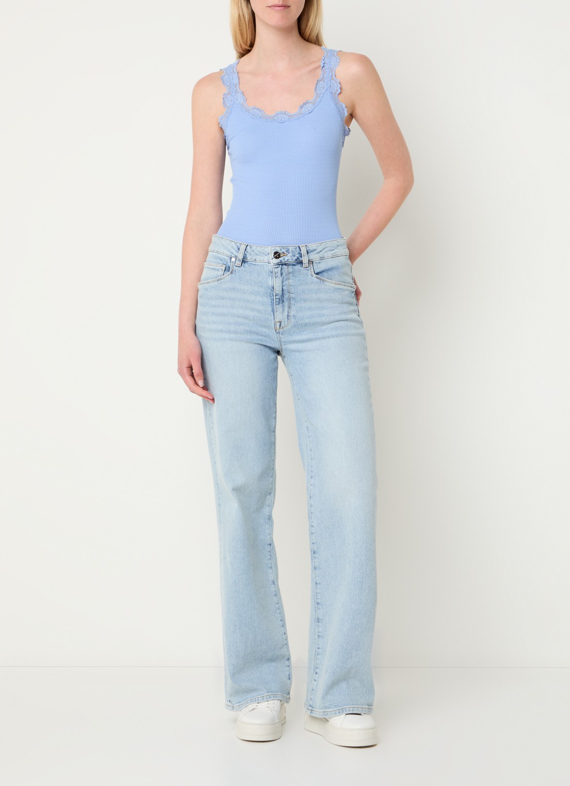 Rosemunde Babette tanktop in zijdeblend met kant - voorkant 3 lichtblauw