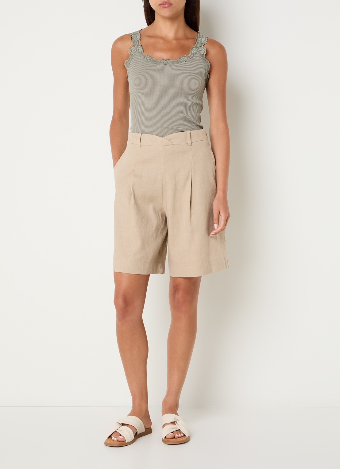 Rosemunde Babette tanktop in zijdeblend met kant - voorkant 2 khaki