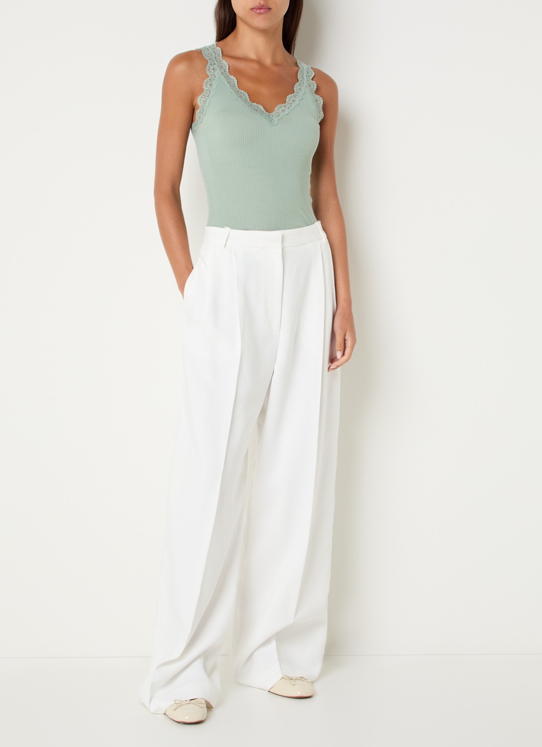 Rosemunde Balta tanktop met details van kant - voorkant 4 lindegroen
