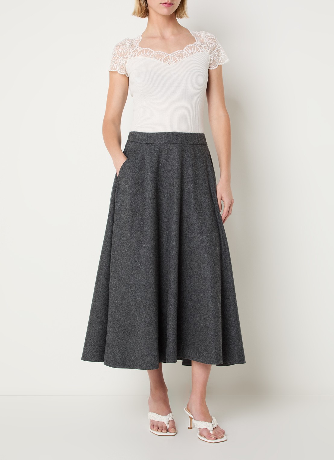 Rosemunde Beatha ribgebreide top in zijdeblend met details van kant - voorkant 2 gebroken wit