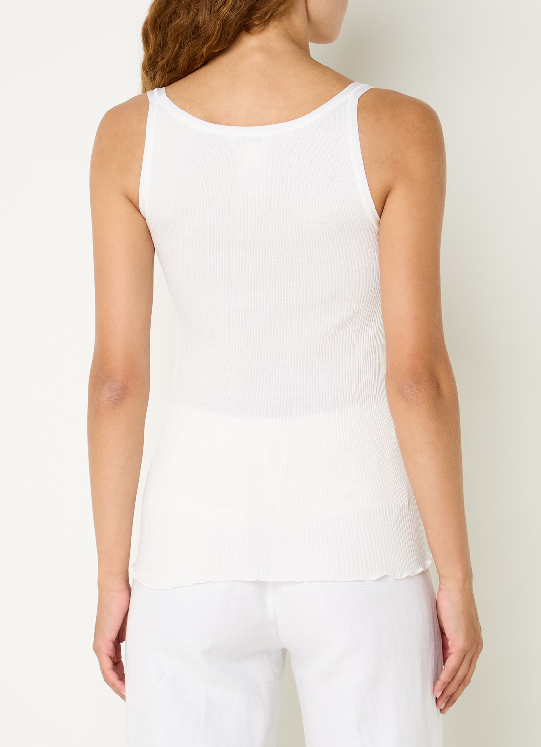 Rosemunde Belle ribgebreide top in zijdeblend met ronde hals - achterkant 3 gebroken wit
