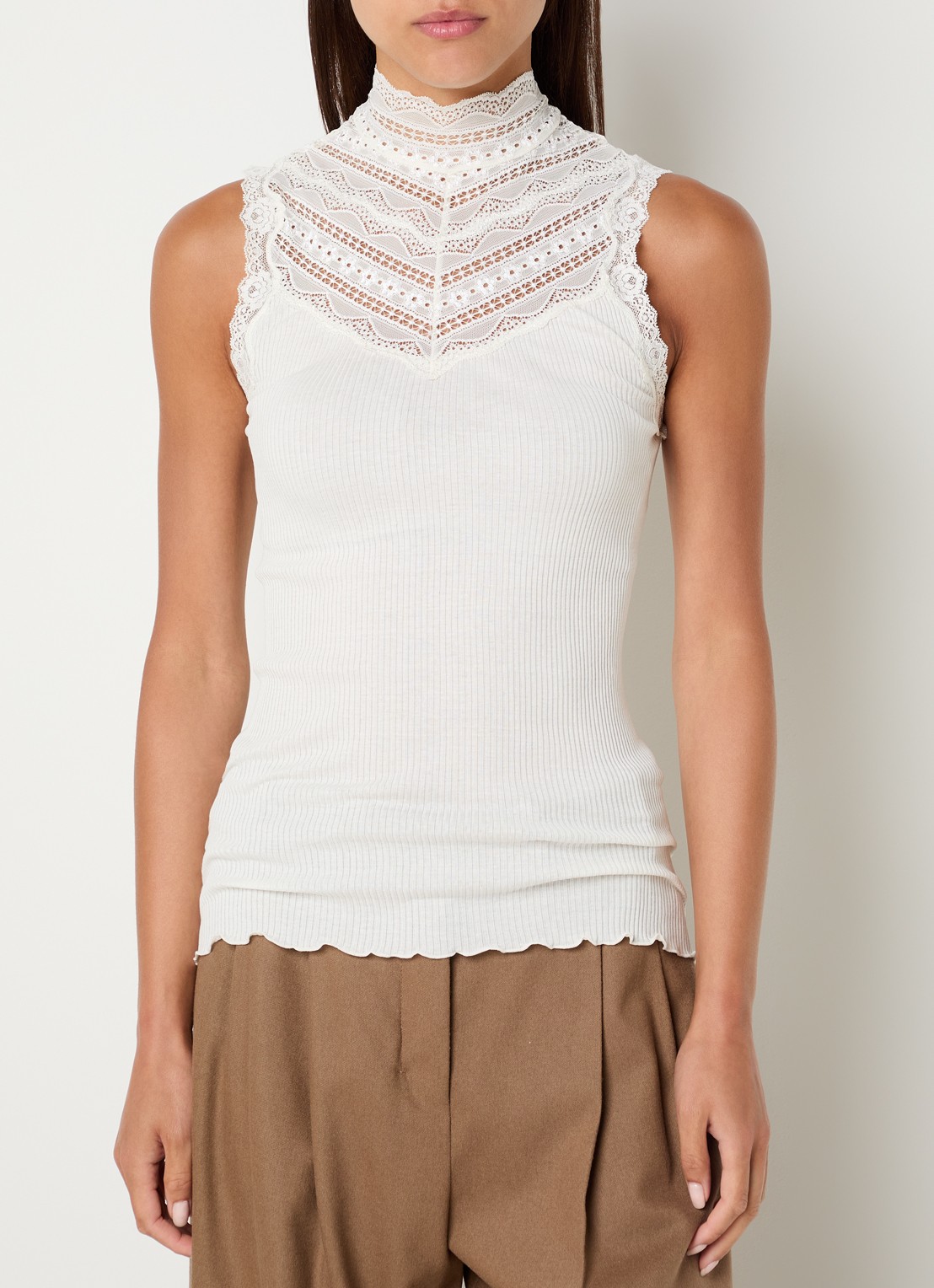 Rosemunde Benita mouwloze top in zijdeblend met details van kant - detail 2 gebroken wit