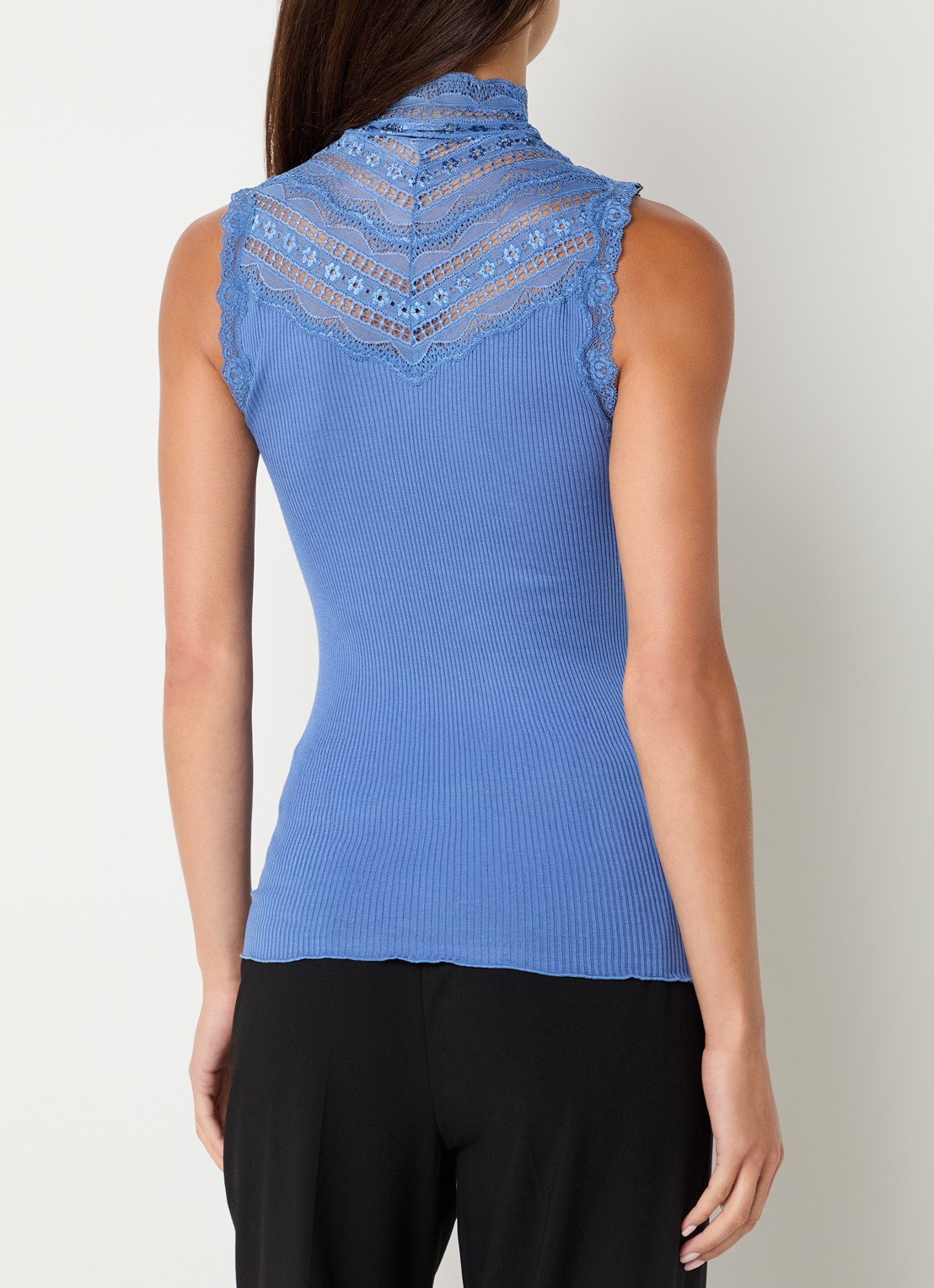 Rosemunde Benita mouwloze top in zijdeblend met details van kant - achterkant blauw