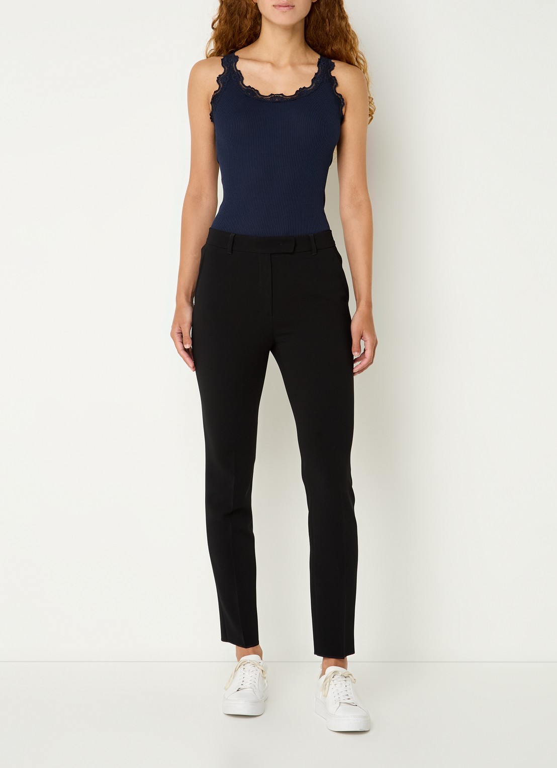Rosemunde Benita top in zijdeblend met details van kant - voorkant 4 donkerblauw