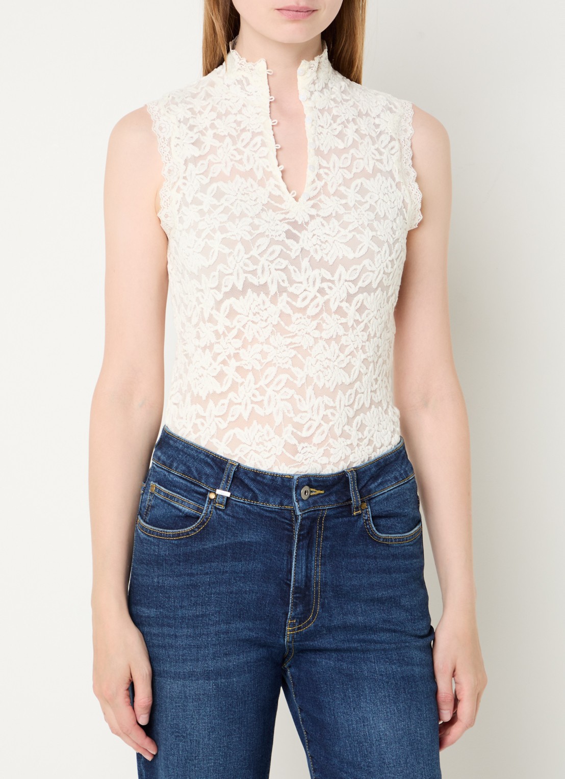 Rosemunde Delicia mouwloze top van kant - detail 3 gebroken wit