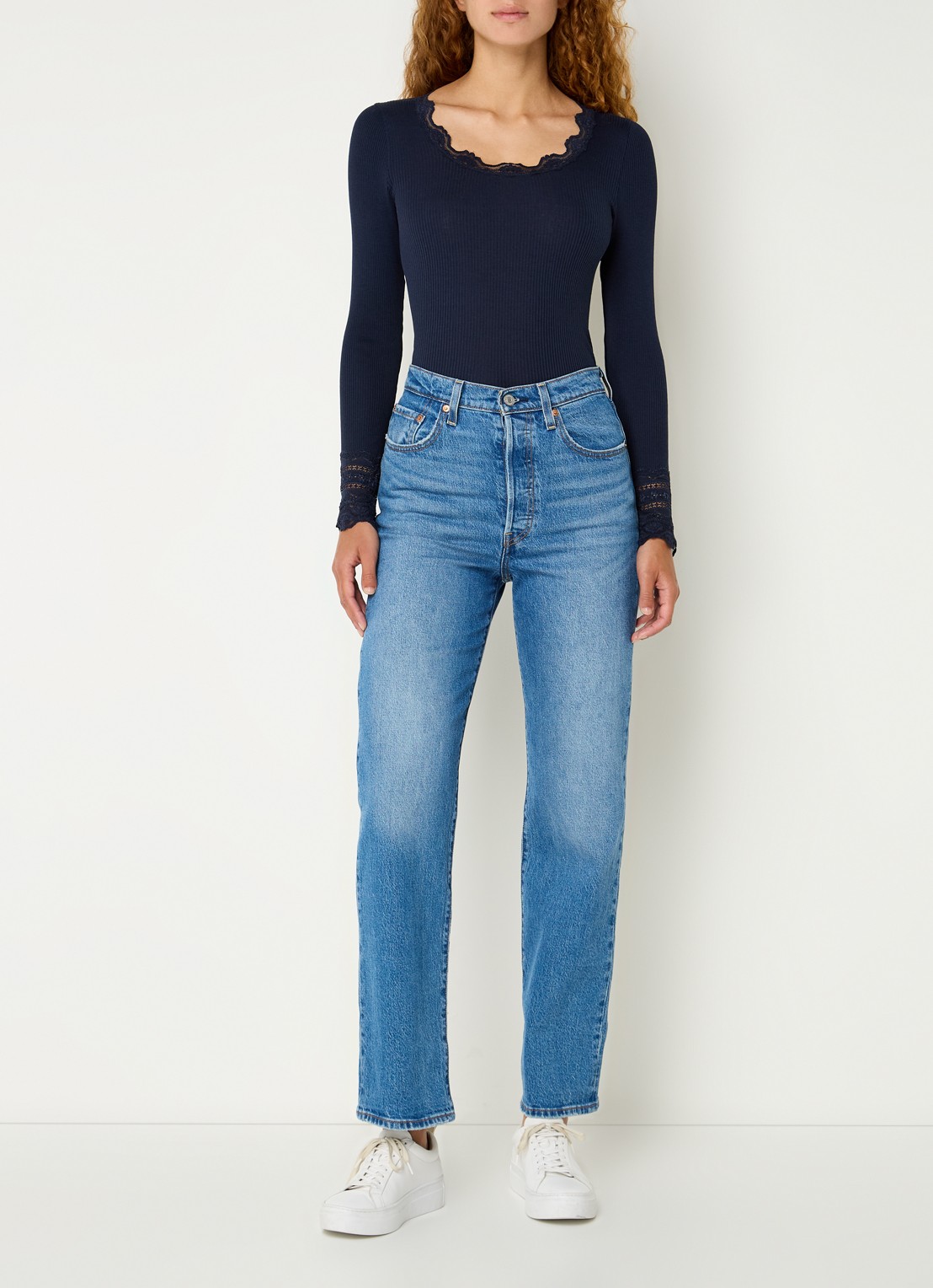 Rosemunde Longsleeve in zijdeblend met structuur en details van kant - voorkant 3 donkerblauw