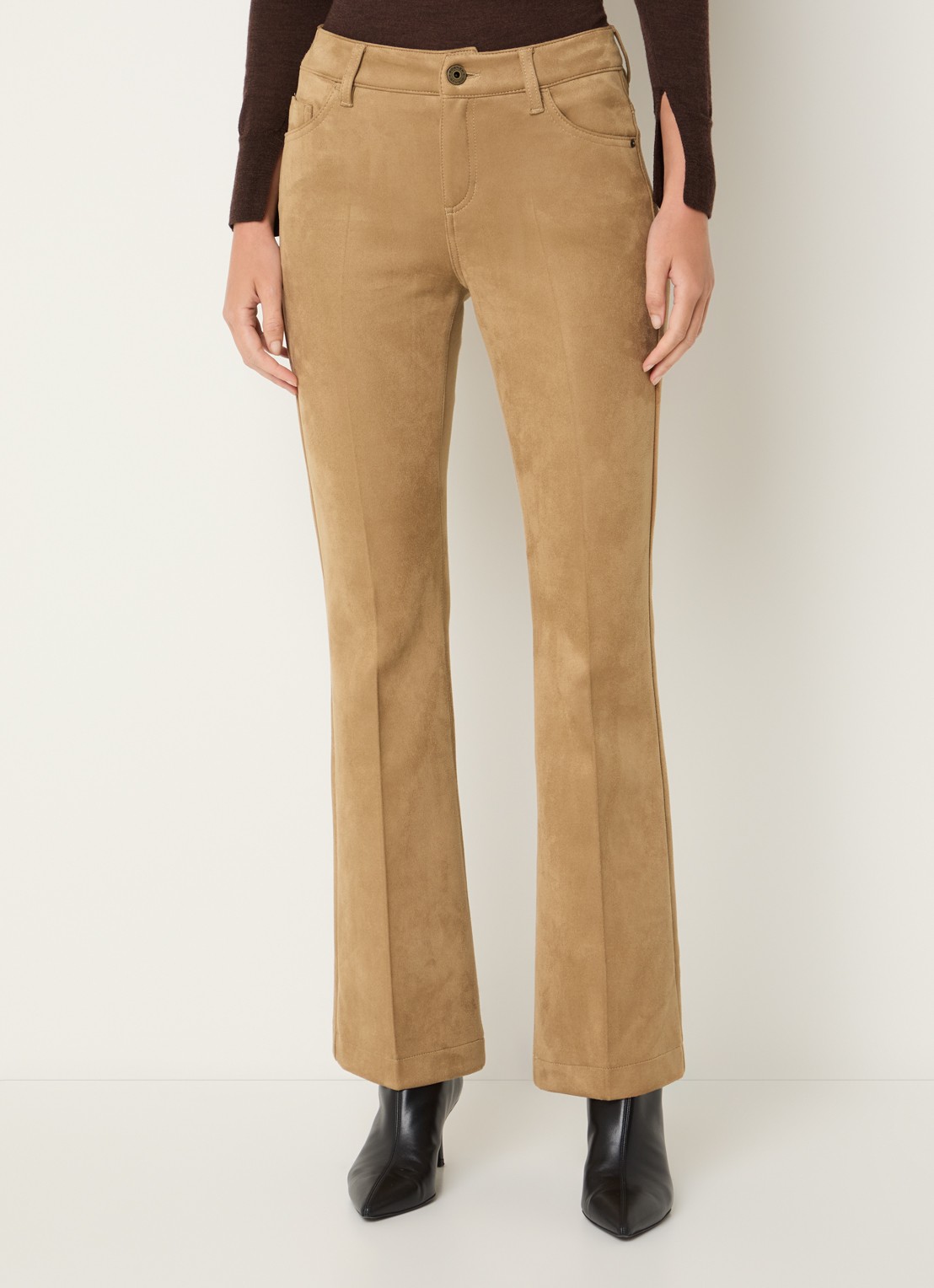 Rosner Studio Antonia mid waist flared fit broek van imitatiesuède - detail 4 camel