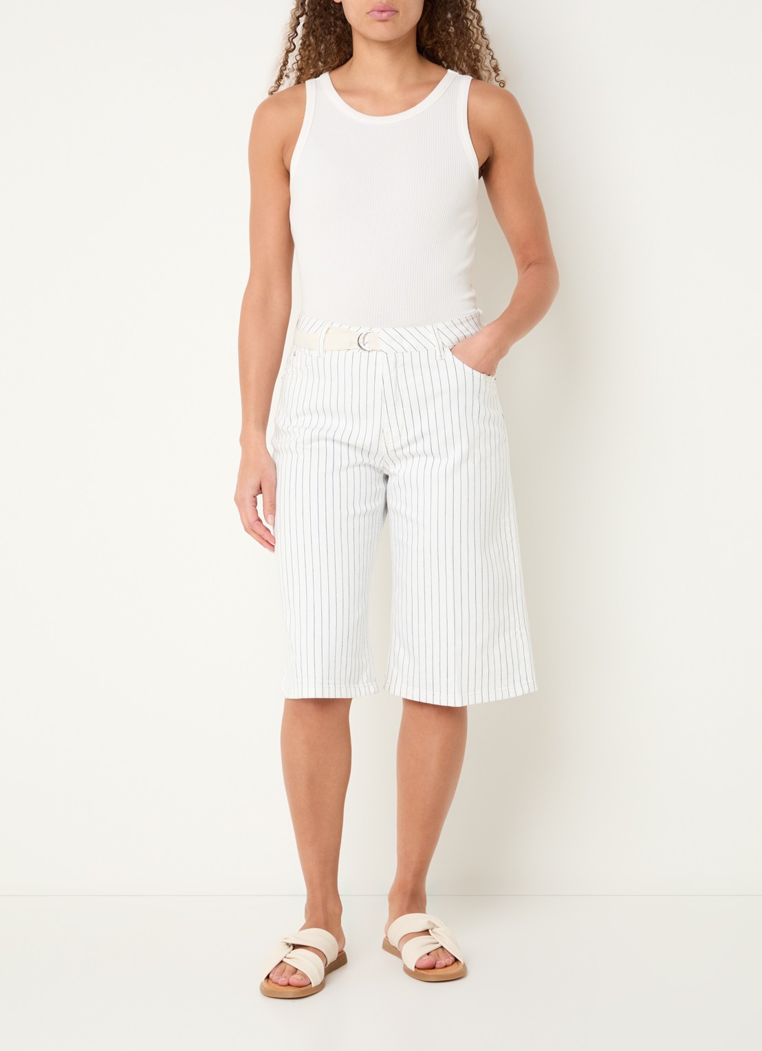 Rosner Studio High waist wide fit korte broek met streepprint - voorkant 4 wit