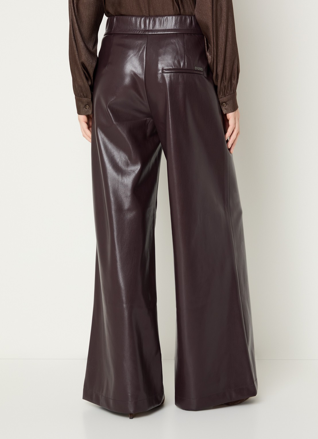 Rosner Studio High waist wide fit pantalon van imitatieleer - achterkant 2 aubergine