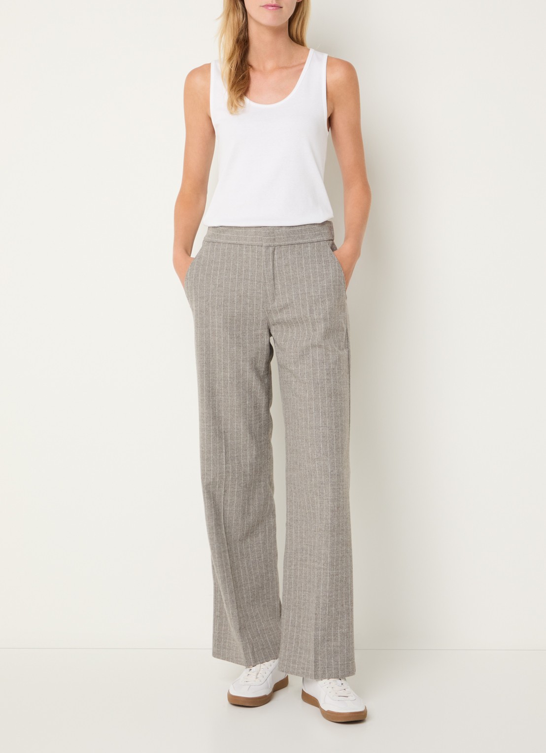 Rosner Studio Mara high waist bootcut fit pantalon in wolblend met streepprint - voorkant 4 taupe