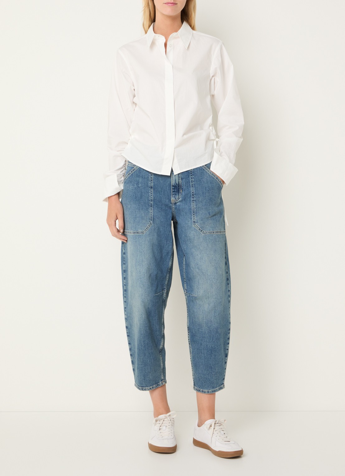 Rosner Studio Mara high waist cropped tapered jeans met medium wassing - voorkant 5 indigo
