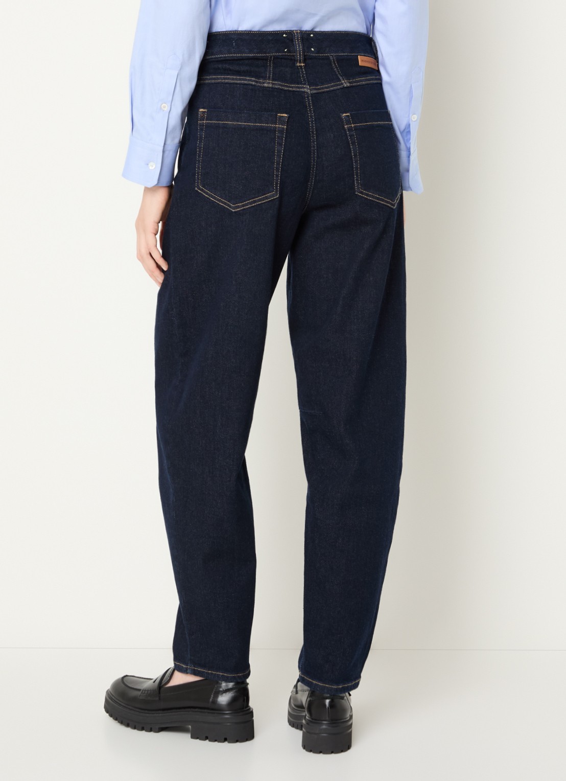 Rosner Studio Mara high waist tapered fit jeans met donkere wassing - achterkant 3 indigo