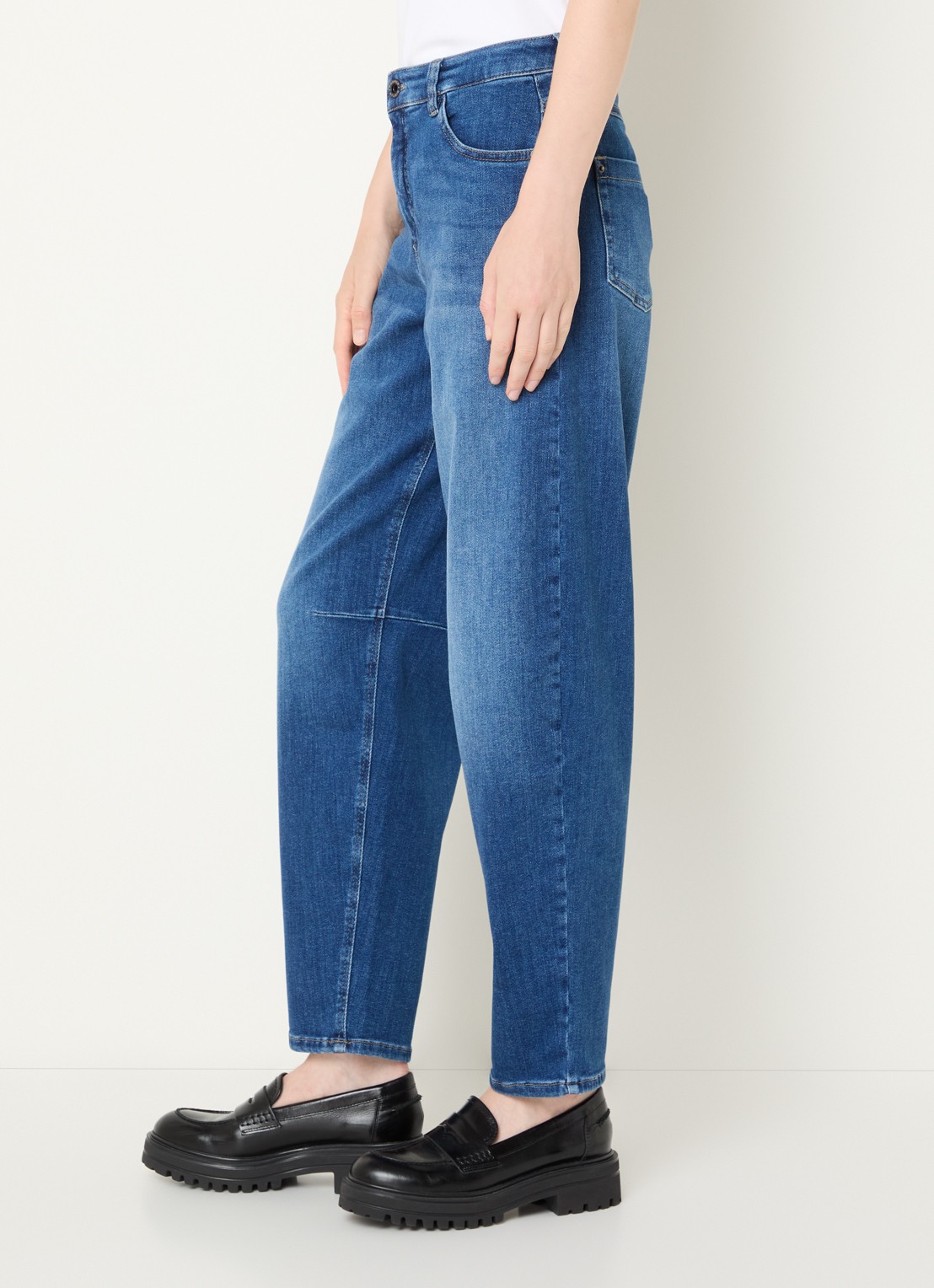 Rosner Studio Mara high waist tapered fit jeans met medium wassing - detail 2 indigo