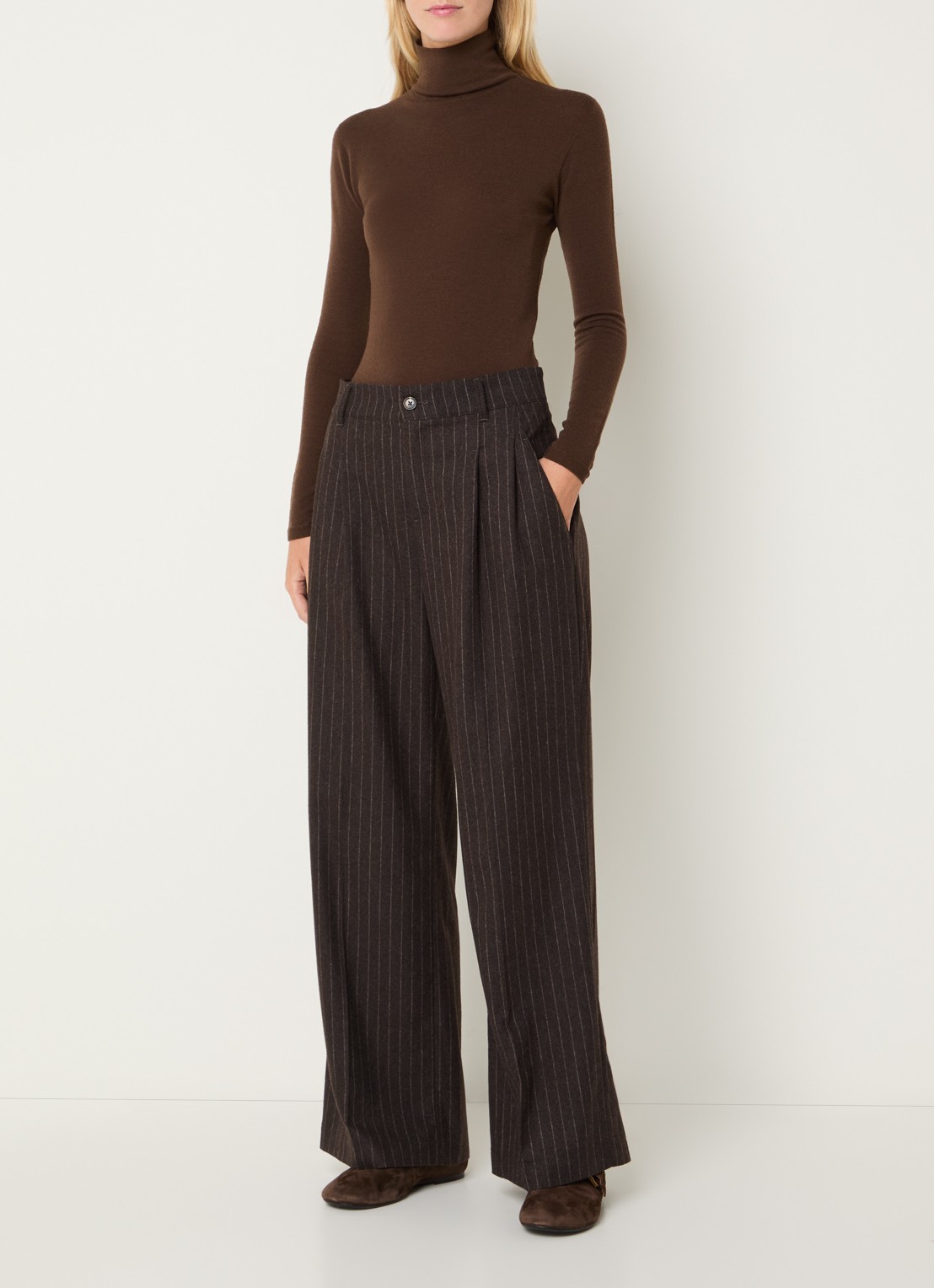 Rosner Studio Mara high waist wide fit pantalon in wolblend met streepprint - voorkant 3 chocoladebruin
