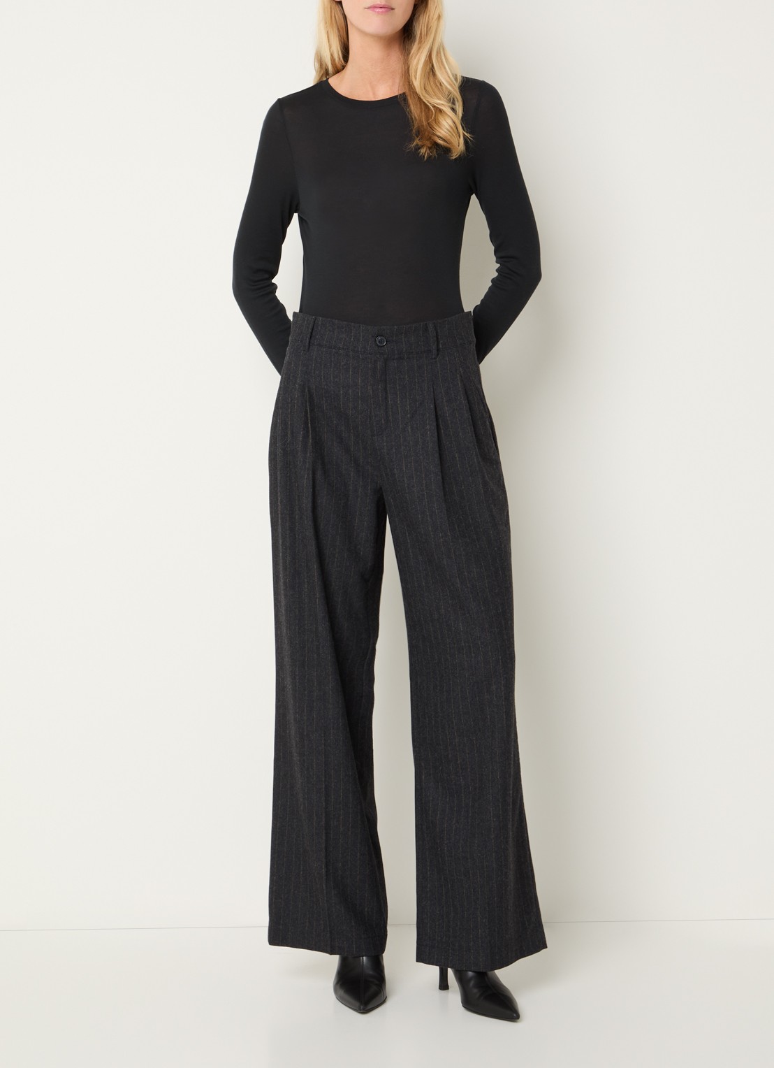 Rosner Studio Mara high waist wide fit pantalon in wolblend met streepprint - voorkant 2 donkerblauw
