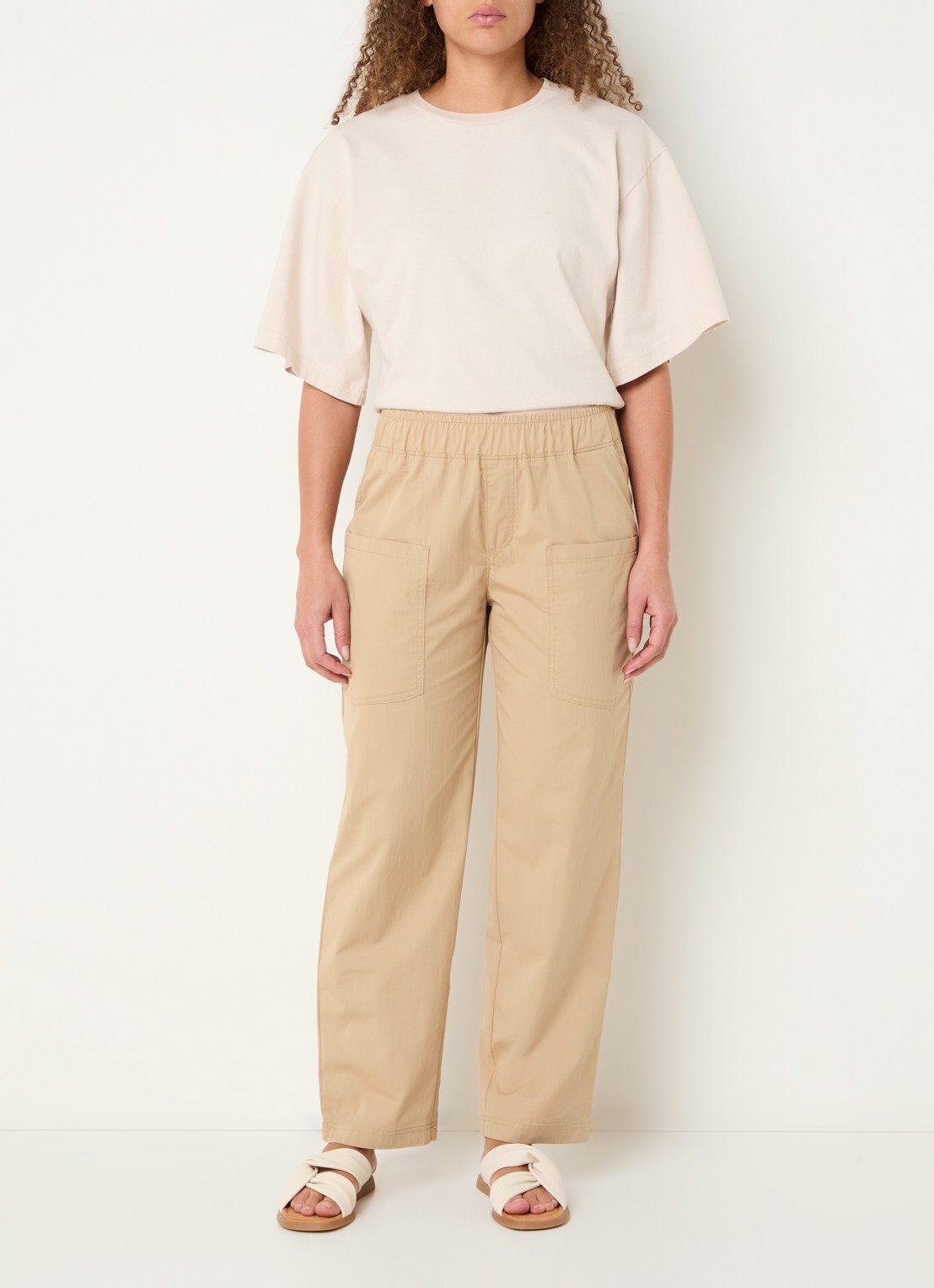 Rosner Studio Mara mid waist straight fit broek met opgestikte zakken - voorkant 2 camel