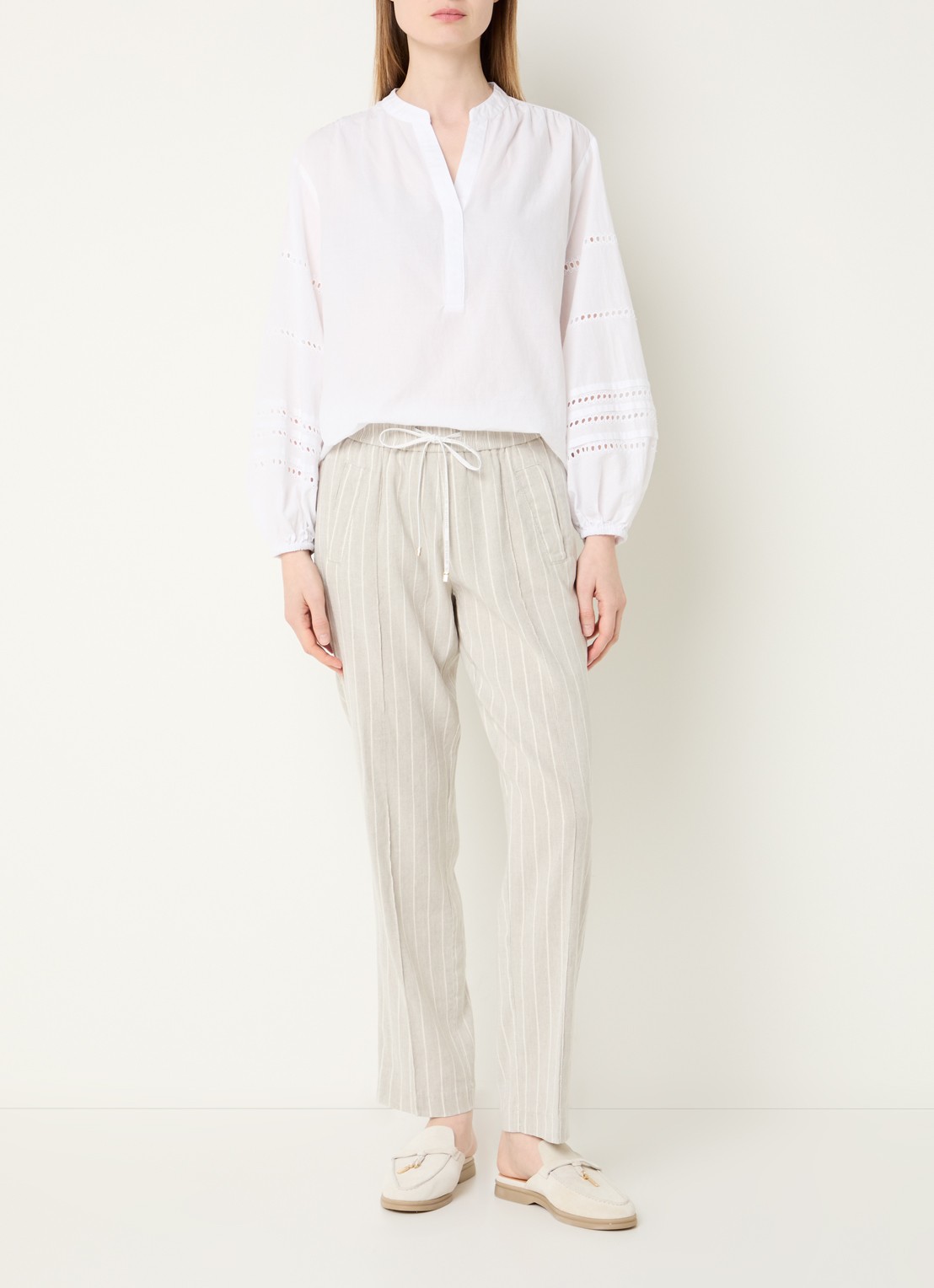Rosner Studio May mid waist slim fit cropped chino in linnenblend - voorkant 2 donkerbeige