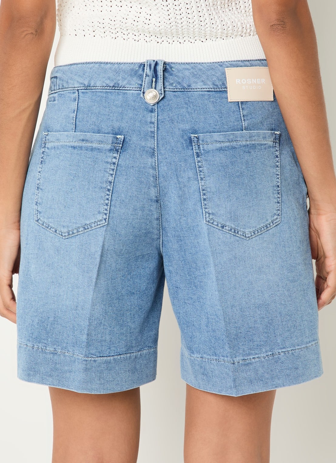 Rosner Studio Mid waist straight fit korte broek van denim - achterkant blauw