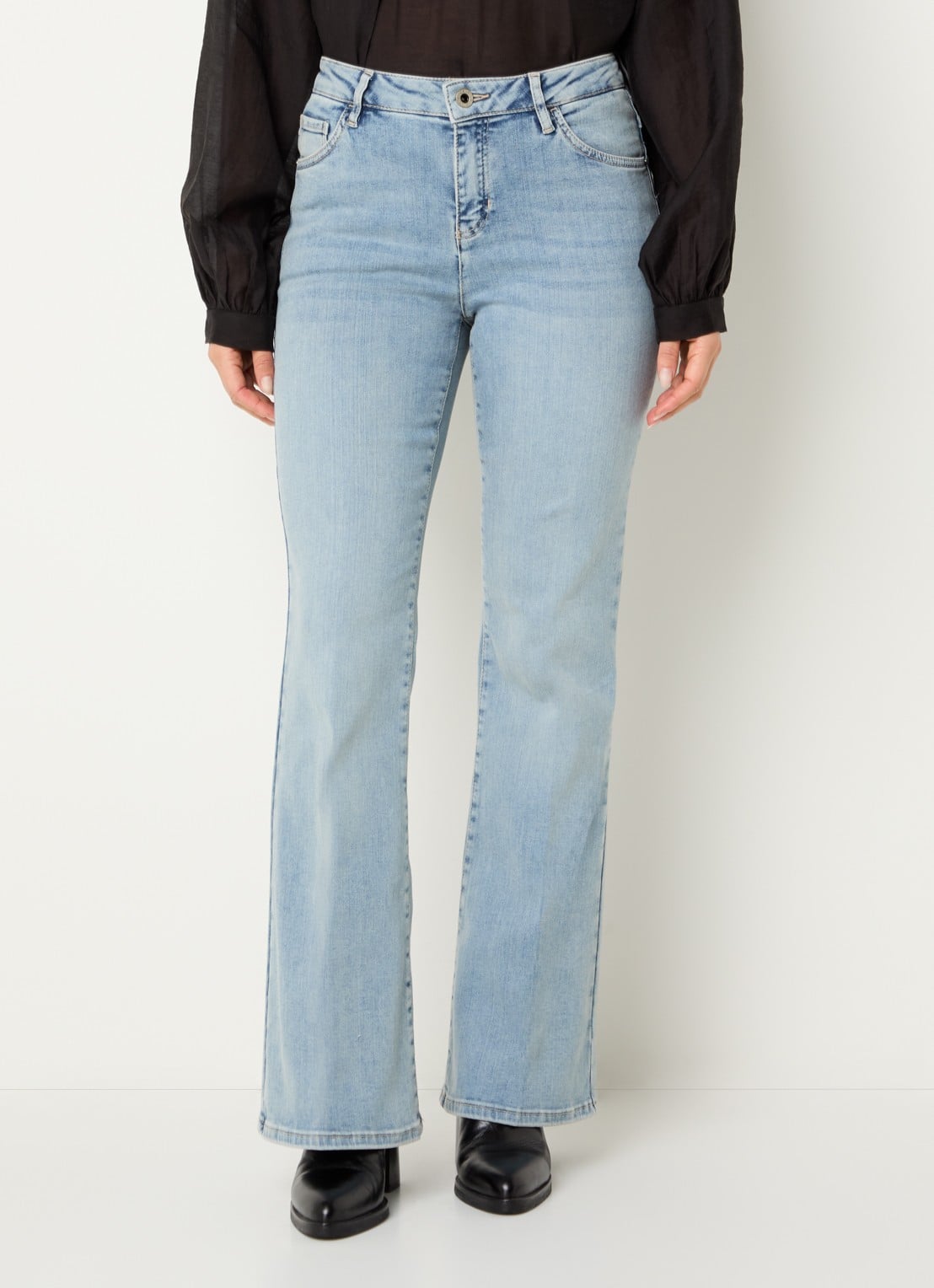 Rosner Studio Rosner mid waist flared jeans met lichte wassing - detail 4 lichtblauw