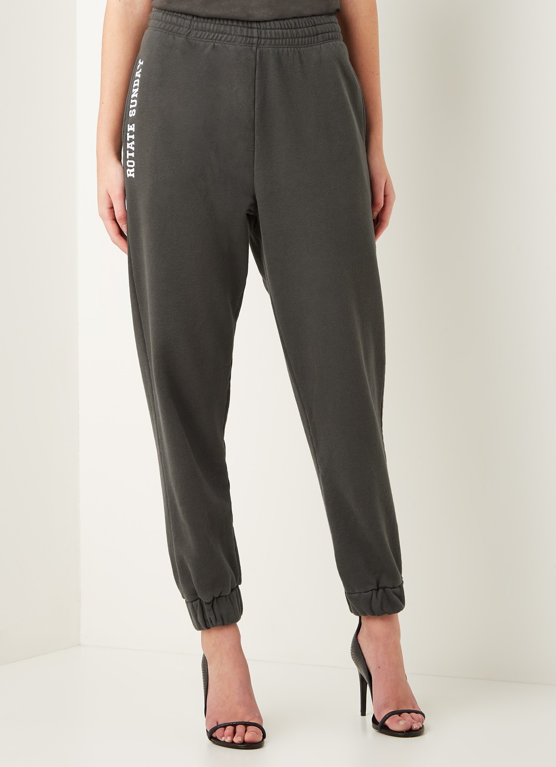 ROTATE Mimi tapered fit joggingbroek van biologisch katoen - detail 2 antraciet