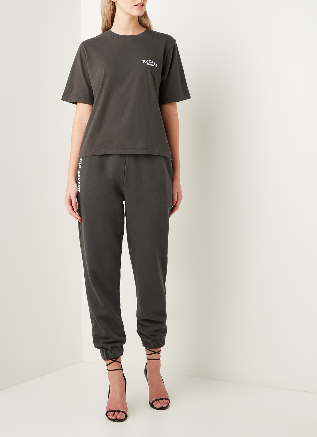 ROTATE Mimi tapered fit joggingbroek van biologisch katoen - voorkant 4 antraciet