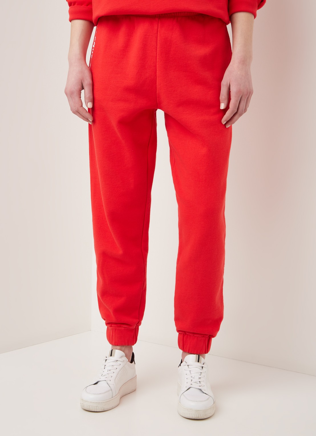 ROTATE Mimi tapered fit joggingbroek van biologisch katoen - detail 3 rood