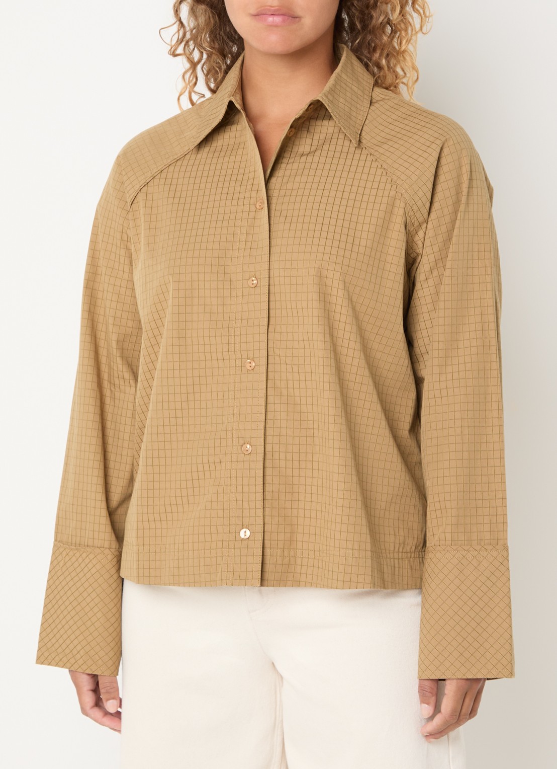 ROUGE EDIT Blouse met ruitdessin en logoborduring - detail 4 camel