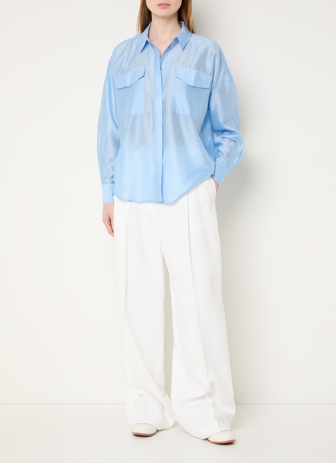 ROUGE EDIT Linine oversized blouse met borstzakken - voorkant 3 lichtblauw