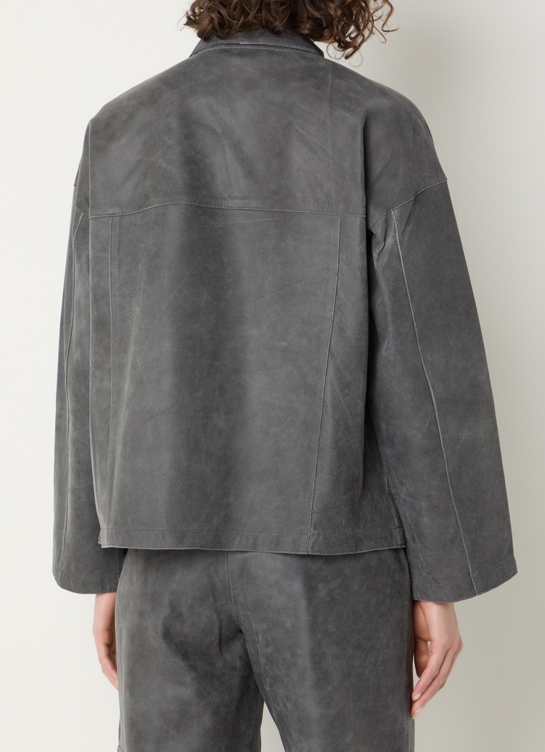 ROUGE EDIT Roubrooklin overshirt van lamsleer - achterkant grijs