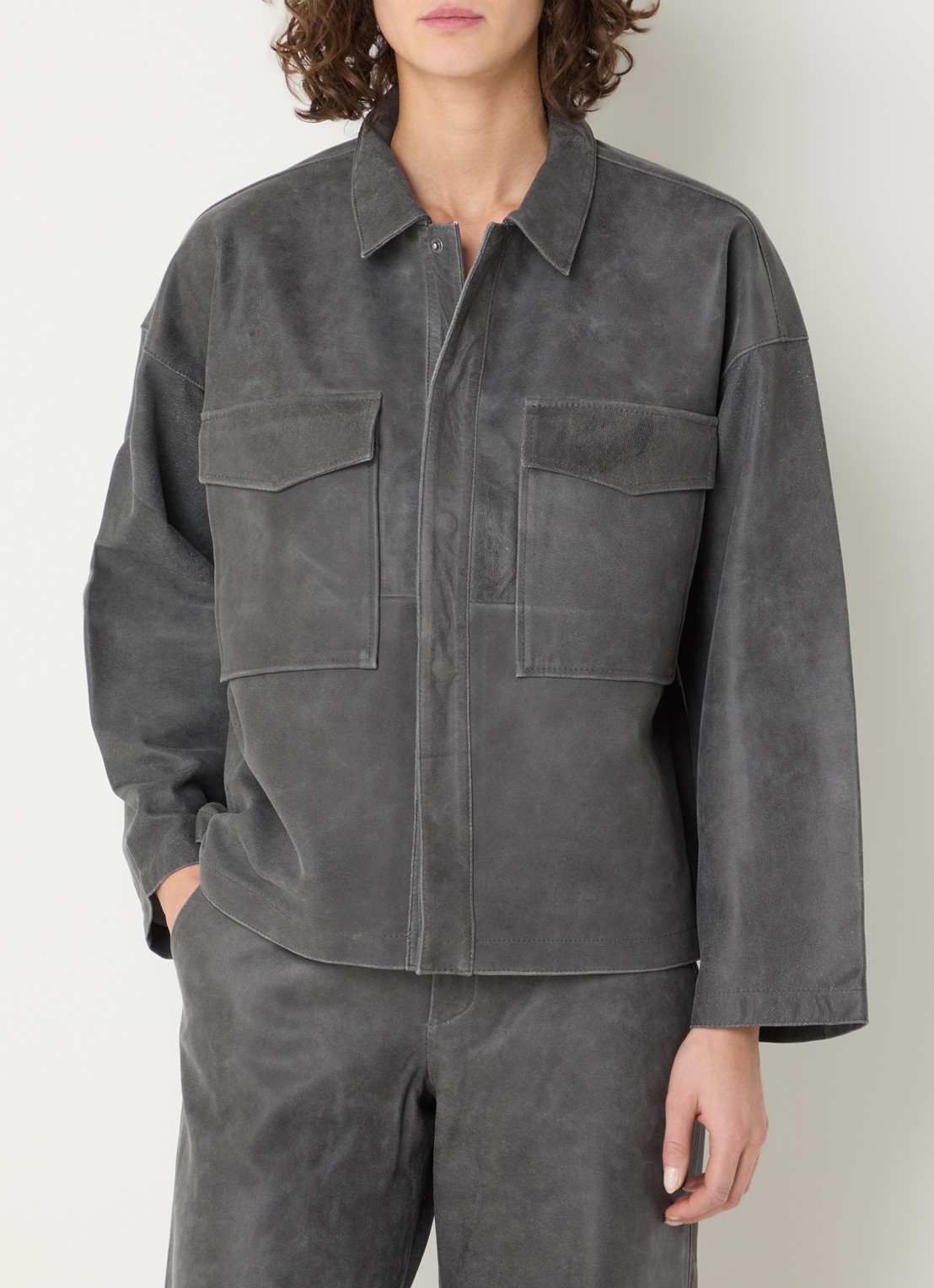 ROUGE EDIT Roubrooklin overshirt van lamsleer - detail 4 grijs