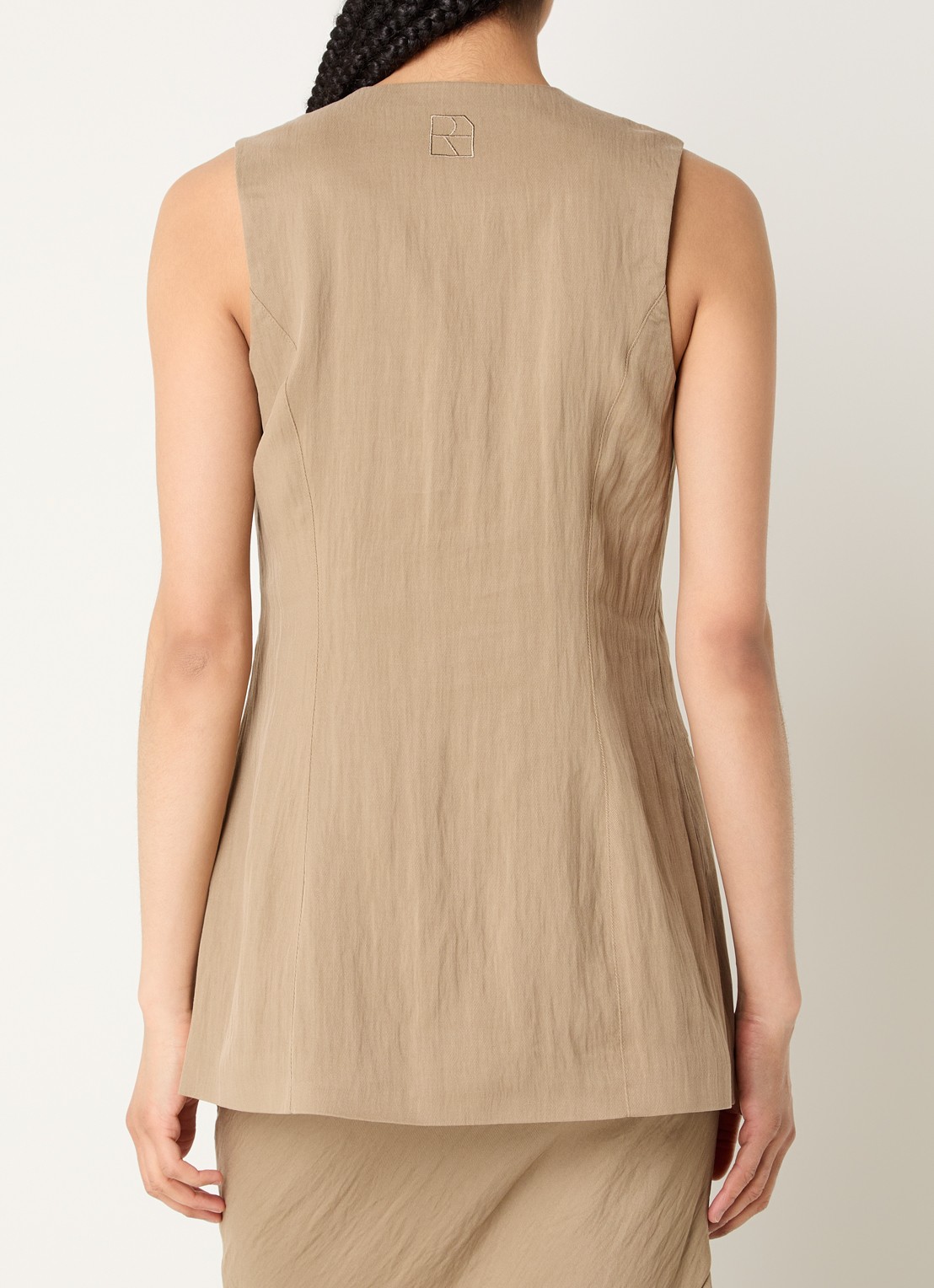 ROUGE EDIT Rouetienne gilet met strikdetail en paspelzakken - achterkant zand