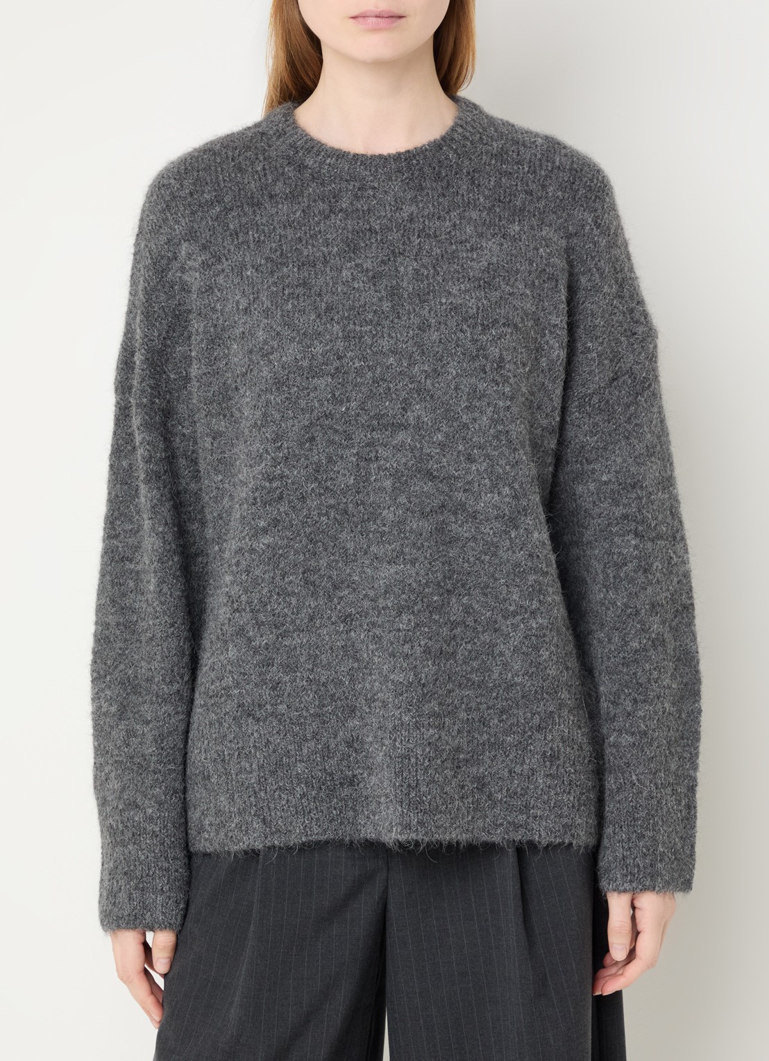ROUGE EDIT Rouhaven grofgebreide trui in alpaca wolblend - detail donkergrijs