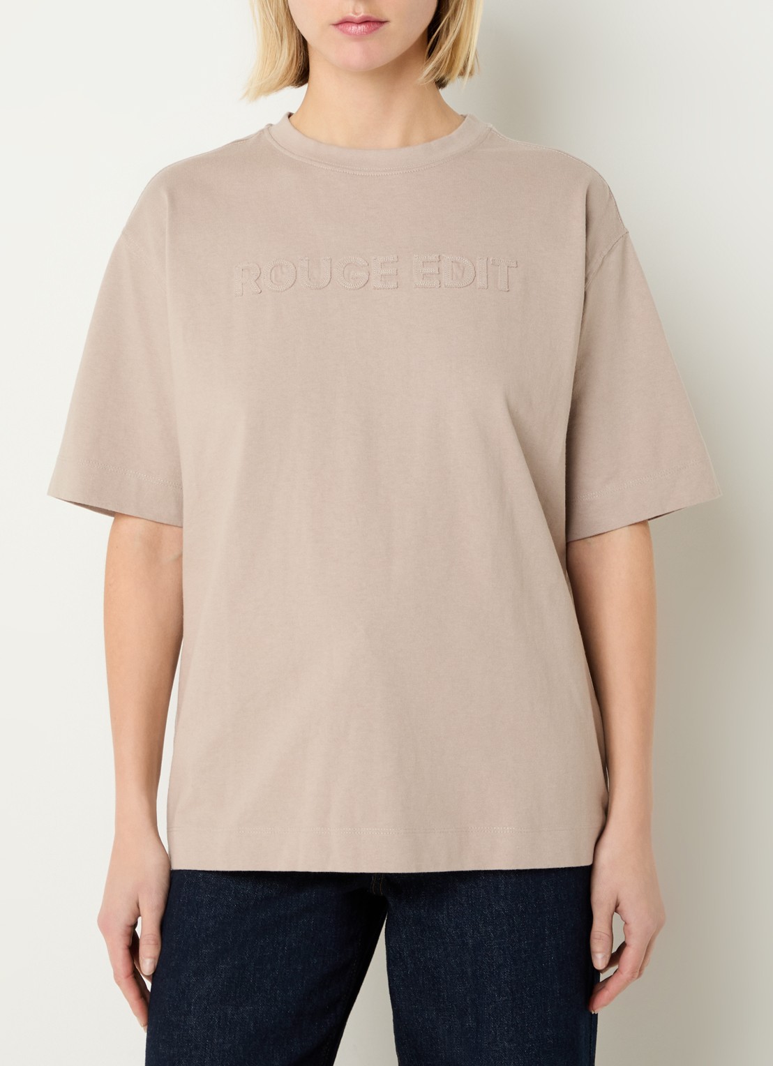ROUGE EDIT Rounella T-shirt met logoborduring - detail 2 beige